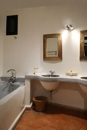 Üç Kişilik Oda, Banyolu/Duşlu