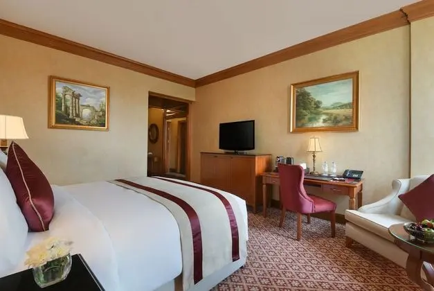 Deluxe Room, 1 King Bed.