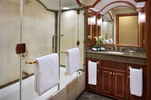 Deluxe Room, 1 King Bed.