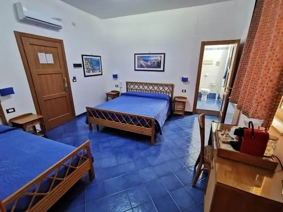 Üç Kişilik Oda