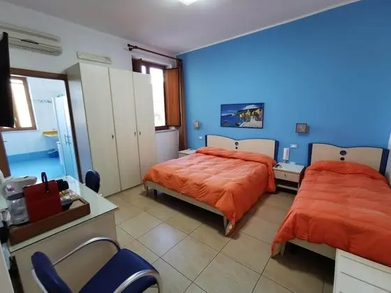 Üç Kişilik Oda