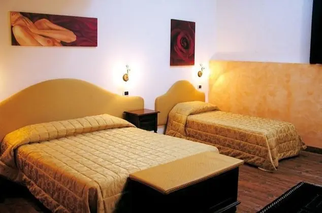 Üç Kişilik Oda, Birden Çok Yatak, Sigara İçilmez