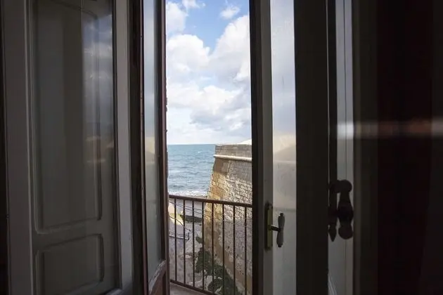 Apart Daire, Deniz Manzaralı
