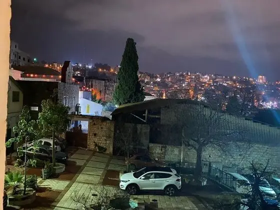 Dört Kişilik Oda, Balkon