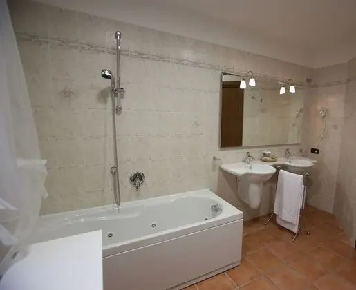 Basic Tek Büyük veya İki Ayrı Yataklı Oda, Sigara İçilmez