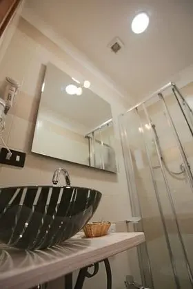 Basic Tek Büyük veya İki Ayrı Yataklı Oda, Sigara İçilmez