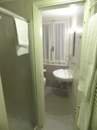 Standard Apart Daire, 2 Yatak Odası, Küçük Mutfak, Zemin Kat