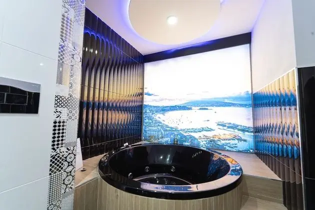 Suite, Bathtub