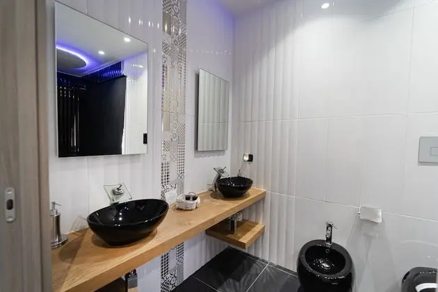Suite, Bathtub