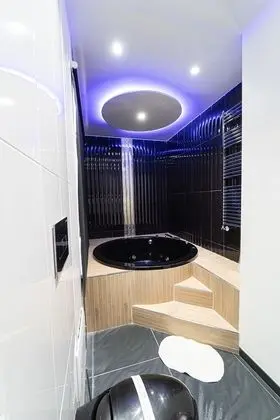 Suite, Bathtub