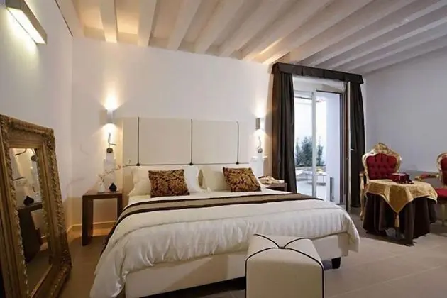 Deluxe Tek Büyük Yataklı Oda, Kanal Manzaralı