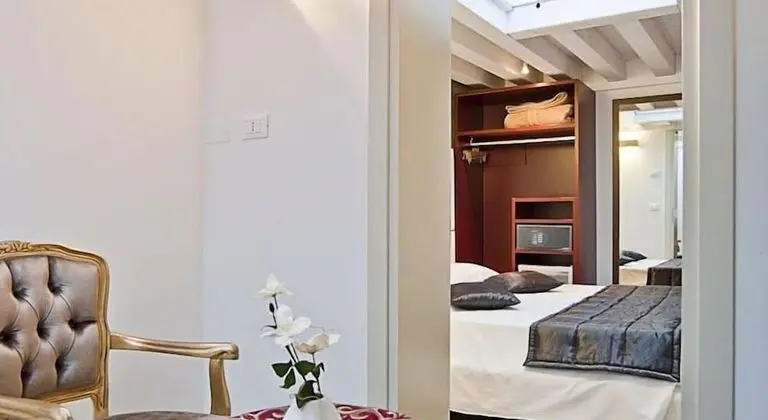 Deluxe Tek Büyük Yataklı Oda, Kanal Manzaralı