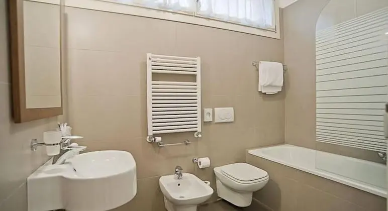 Deluxe Tek Büyük Yataklı Oda, Kanal Manzaralı