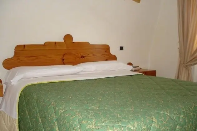 Büyük Yataklı Tek Kişilik Oda