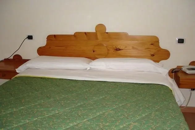 Büyük Yataklı Tek Kişilik Oda