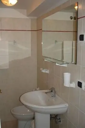 Büyük Yataklı Tek Kişilik Oda