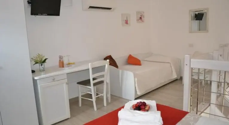 Standard Üç Kişilik Oda, Banyolu/Duşlu, Deniz Manzaralı (Camera Mughetto)