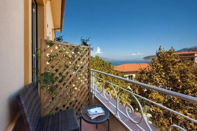 Standard Üç Kişilik Oda, Banyolu/Duşlu, Deniz Manzaralı (Camera Mughetto)