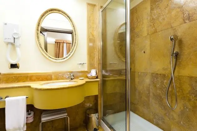 Superior Tek Büyük veya İki Ayrı Yataklı Oda