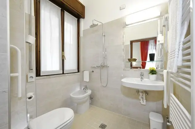 Standard Tek Büyük Yataklı Oda, Avlu Manzaralı