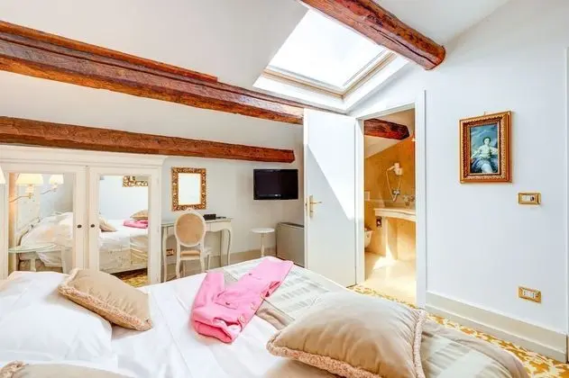 Classic Tek Büyük veya İki Ayrı Yataklı Oda