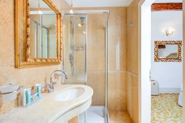 Classic Tek Büyük veya İki Ayrı Yataklı Oda