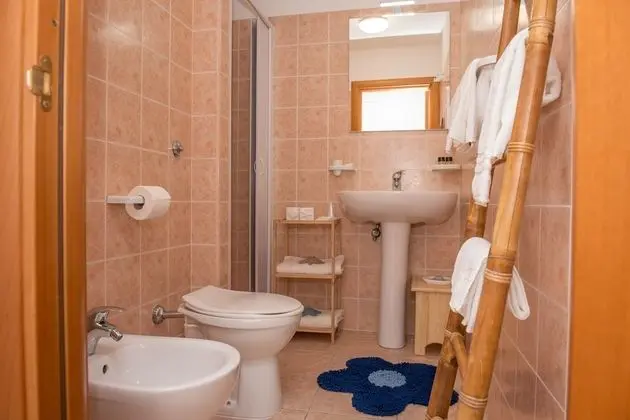 Standard Apart Daire, 1 Büyük (Queen) Boy Yatak ve Çekyat, Deniz Manzaralı