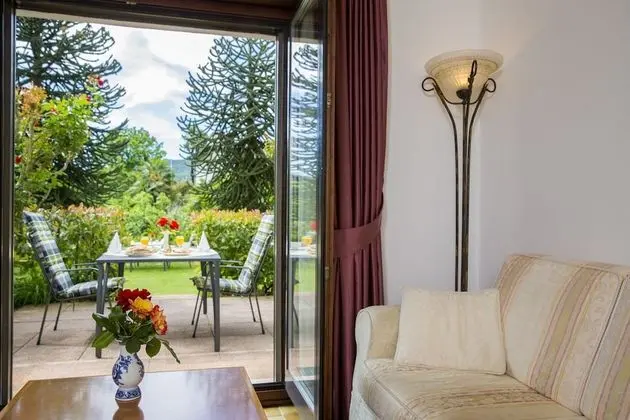 Standard Tek Büyük veya İki Ayrı Yataklı Oda, 1 Yatak Odası, Bahçe Manzaralı, Bahçeli