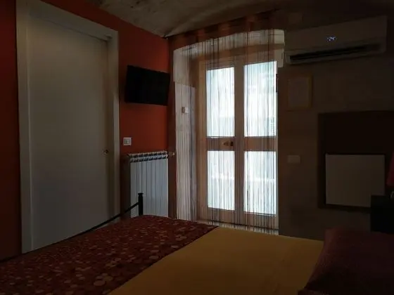 Tek Büyük Yataklı Oda, Özel Banyo, Zemin Kat (Arancione)