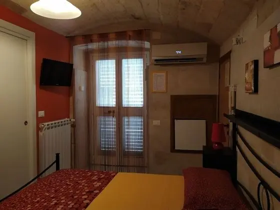 Tek Büyük Yataklı Oda, Özel Banyo, Zemin Kat (Arancione)