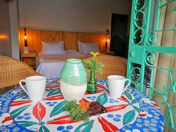 Junior Tek Büyük veya İki Ayrı Yataklı Oda