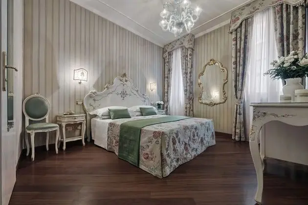 Tek Büyük Yataklı Oda, Kanal Manzaralı