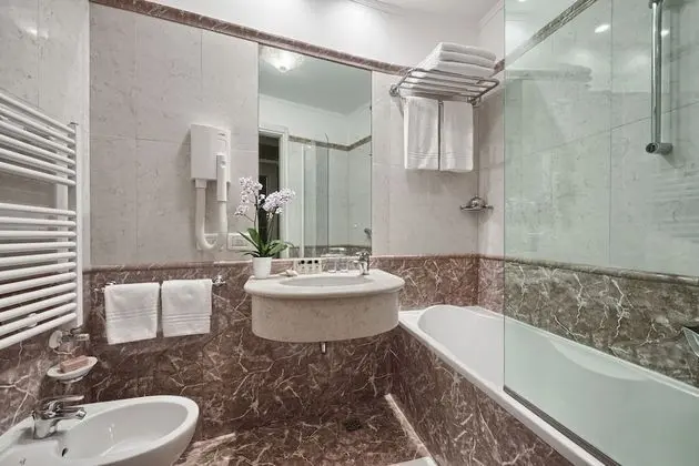 Tek Büyük Yataklı Oda, Kanal Manzaralı