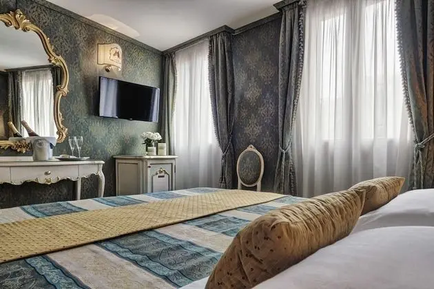 Üç Kişilik Oda