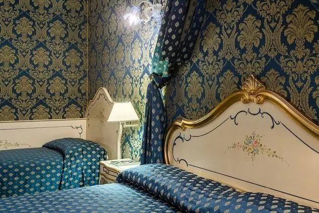 Deluxe Tek Büyük Yataklı Oda, Kanal Manzaralı (1st and 2nd floor)