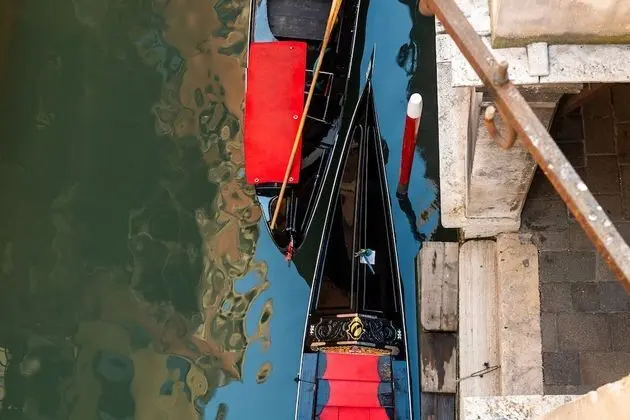 Deluxe Tek Büyük Yataklı Oda, Kanal Manzaralı (1st and 2nd floor)