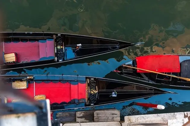 Deluxe Tek Büyük Yataklı Oda, Kanal Manzaralı (1st and 2nd floor)