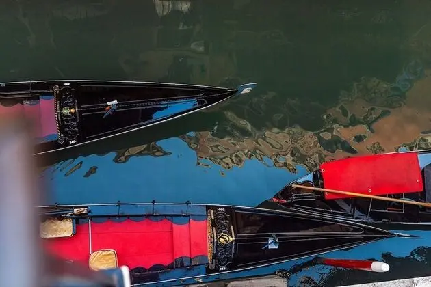 Deluxe Tek Büyük Yataklı Oda, Kanal Manzaralı (1st and 2nd floor)