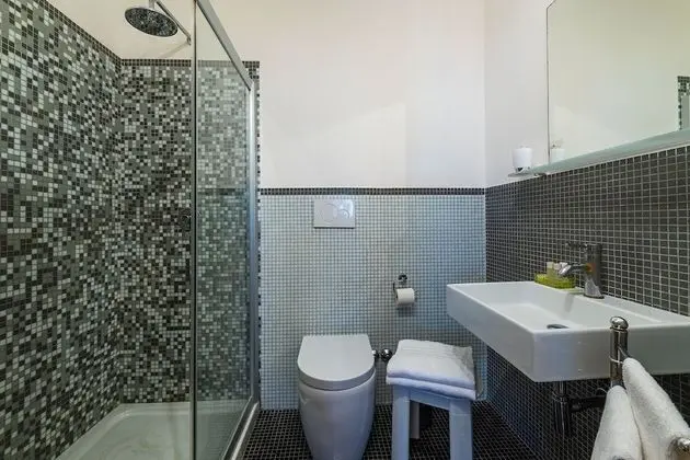 Deluxe Tek Büyük Yataklı Oda, Kanal Manzaralı (1st and 2nd floor)