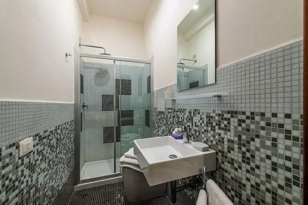 Deluxe Tek Büyük Yataklı Oda, Kanal Manzaralı (1st and 2nd floor)