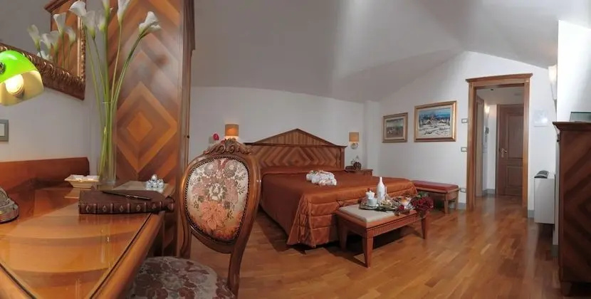 Tek Büyük veya İki Ayrı Yataklı Oda