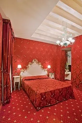 Superior Tek Büyük veya İki Ayrı Yataklı Oda