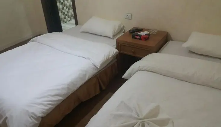Basic Tek Büyük veya İki Ayrı Yataklı Oda