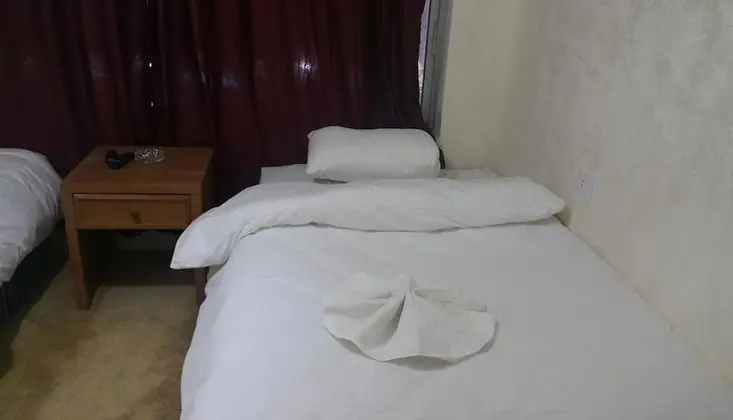 Basic Tek Büyük veya İki Ayrı Yataklı Oda