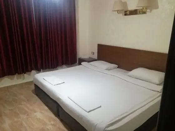 Basic Tek Büyük veya İki Ayrı Yataklı Oda