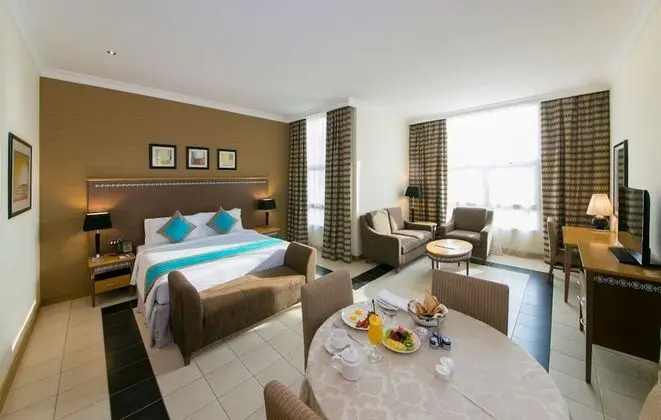 Corner Suite with One King Bed