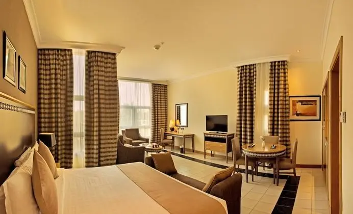 Corner Suite with One King Bed
