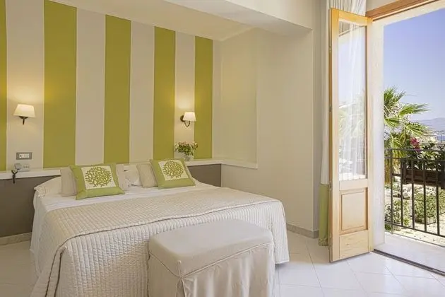 Superior Tek Büyük Yataklı Oda, Balkon, Deniz Manzaralı