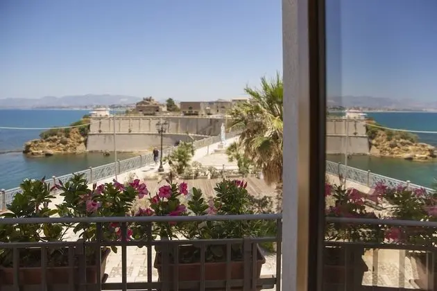 Superior Tek Büyük Yataklı Oda, Balkon, Deniz Manzaralı