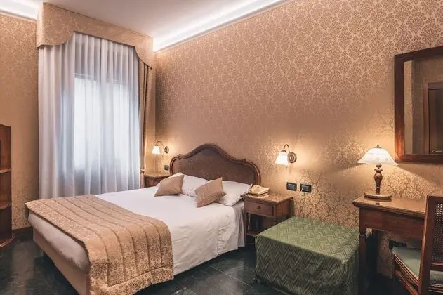 Tek Büyük veya İki Ayrı Yataklı Oda (Dependance)